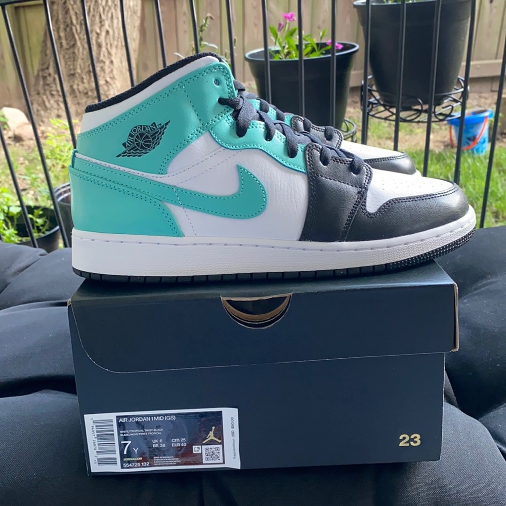 Air Jordan 1 Mid GS